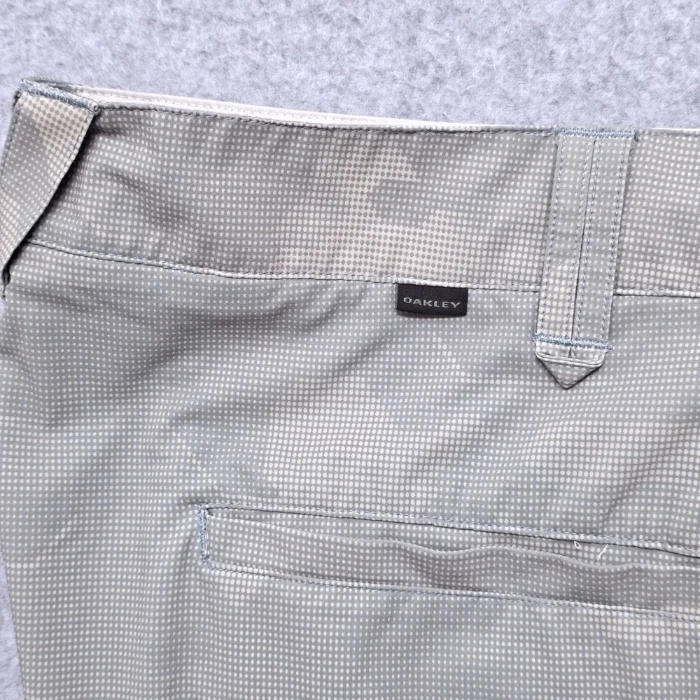 Oakley Golf Shorts Mens Size 40 Grey Digital Camo Flat Front Performance Casual - Picture 9 of 14